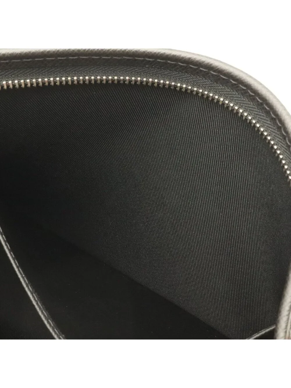 Louis Vuitton Taiga Pochette Voyage MM Clutch Calfskin Noir Black